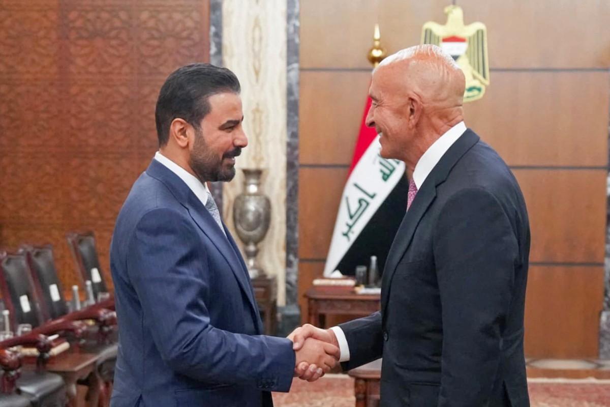 الزيدي مستقبلاً المبعوث الأميركي توم براك. (أ ف ب)