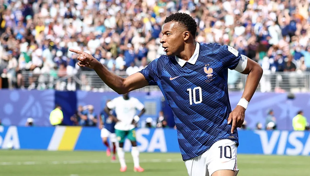 كم هدفاً يحتاج كيليان مبابي ليصبح الهداف التاريخي لكأس العالم؟