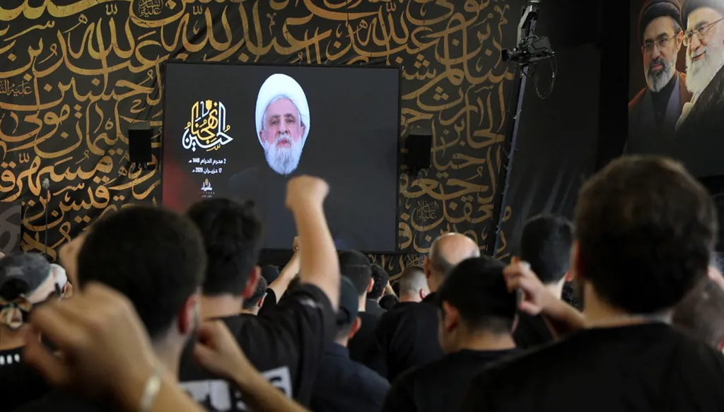 نعيم قاسم يرفض المفاوضات المباشرة مع إسرائيل... وينخرط فيها عبر نبيه بري