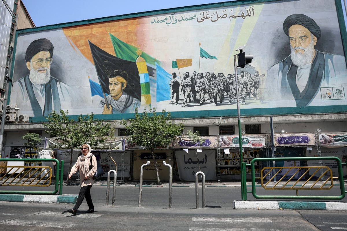 جدارية في طهران. (أ ف ب)