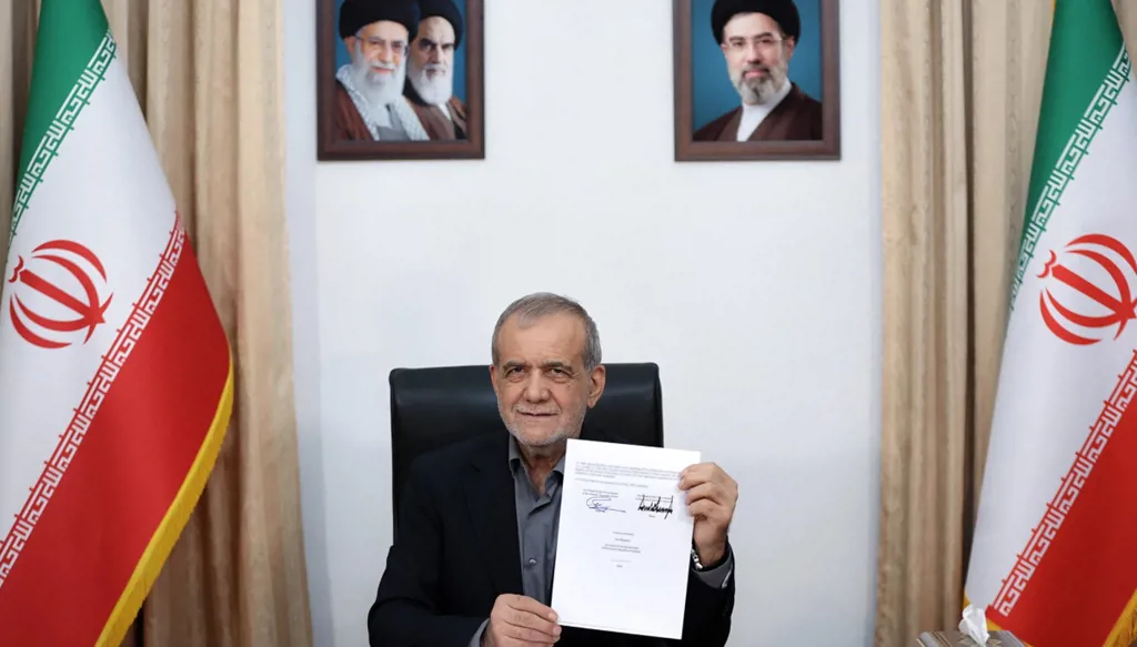 الرئيس الإيراني مسعود بزشكيان (أ ف ب).