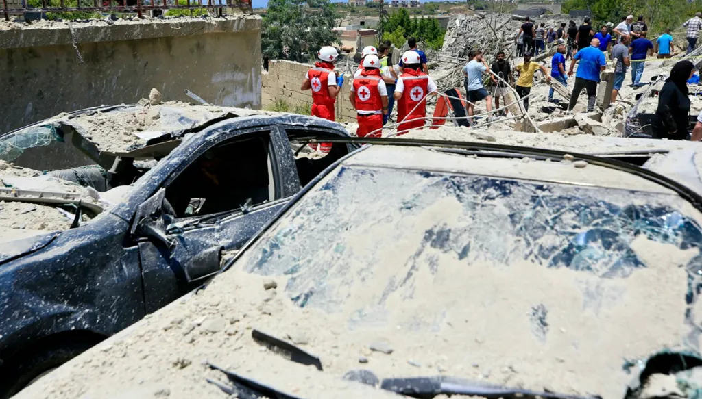 موقع غارة جوية إسرائيلية استهدفت قرية قناريت في جنوب لبنان (أ ف ب)
