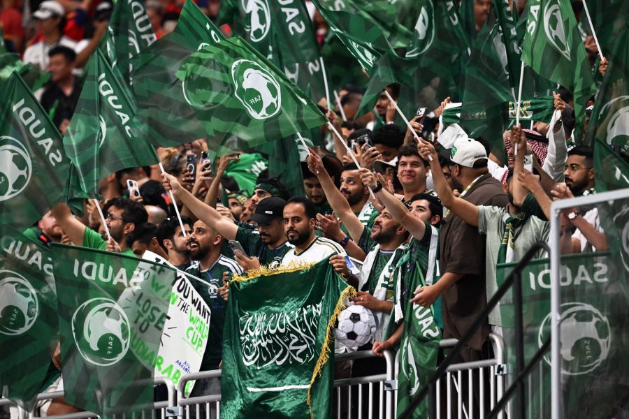 جماهير السعودية. (أ ف ب)