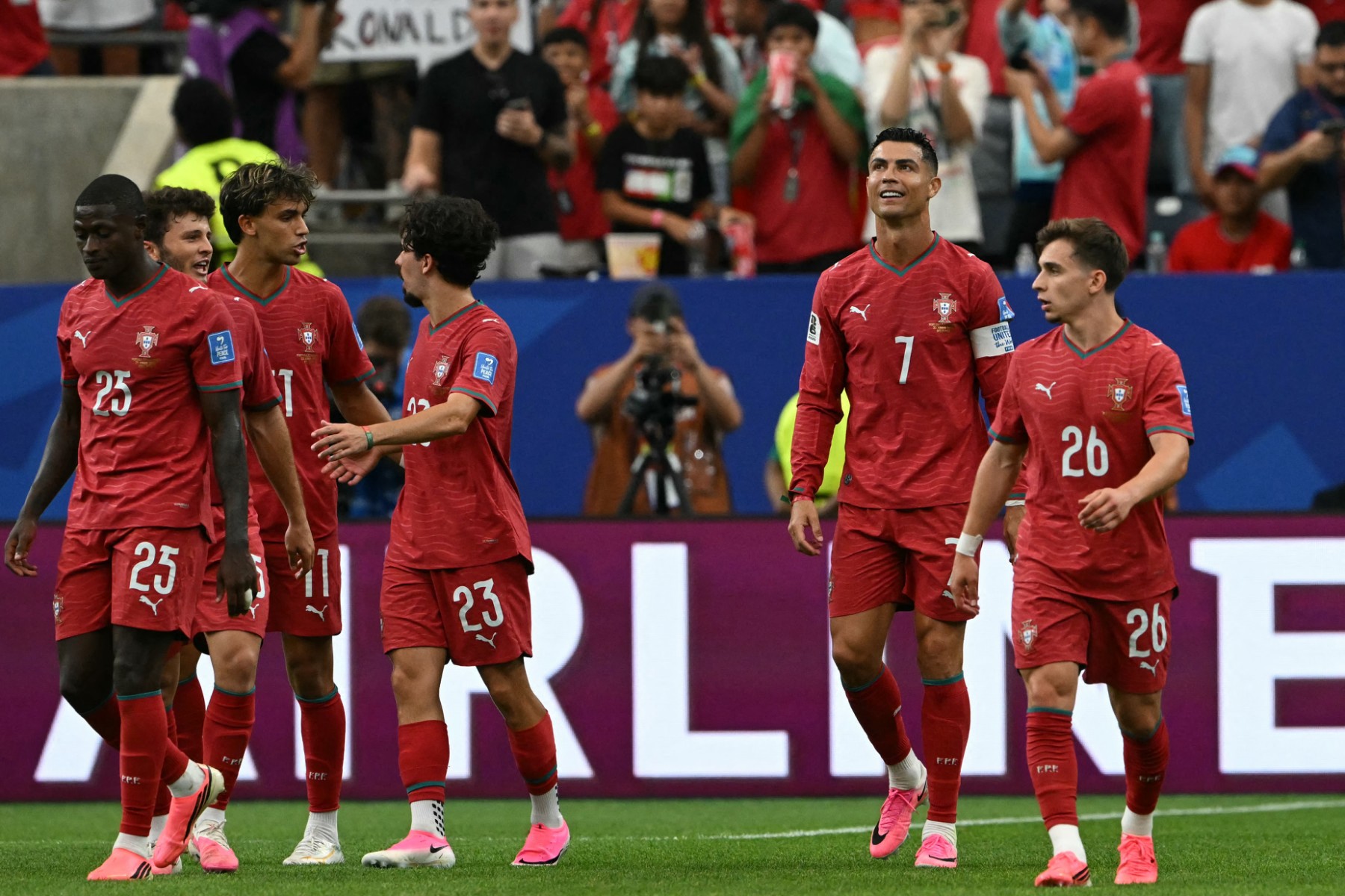 لاعبو منتخب البرتغال. (أ ف ب)