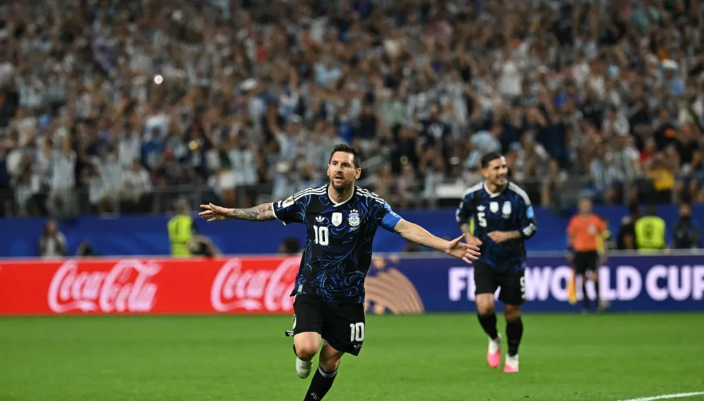 ماذا طلب ميسي من مدربه سكالوني في كأس العالم؟