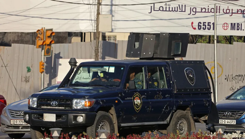 عناصر من قوات الأمن العراقية خلال دورية في أحد شوارع بغداد، في 28 حزيران/يونيو 2026.