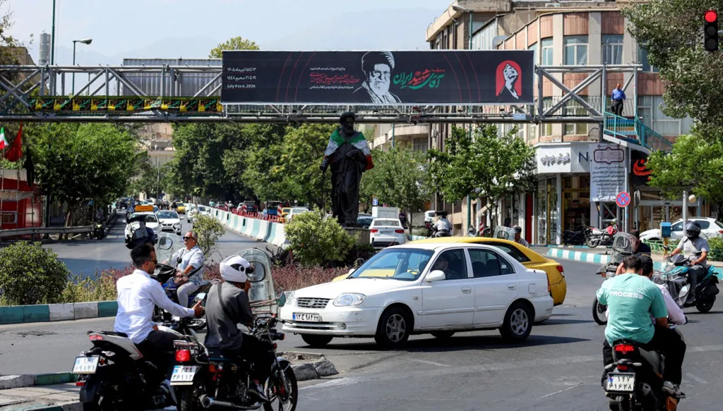 طهران تستعدّ لتشييع خامنئي (أ ف ب).