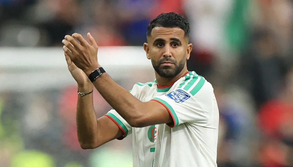 الجزائري رياض محرز يُعلن اعتزاله اللعب دولياً (فيديو)