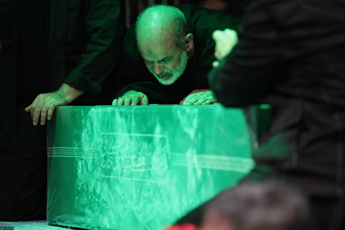 أول ظهور علني لقائد الحرس الثوري الإيراني منذ الحرب (أ ف ب).
