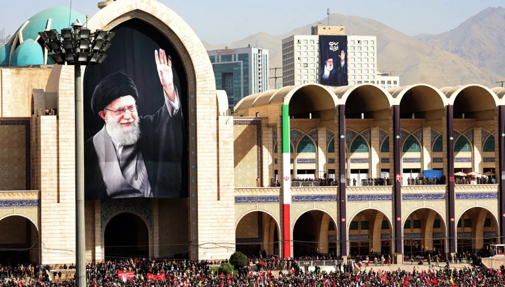 مراسم تشييع خامنئي (أ ف ب).