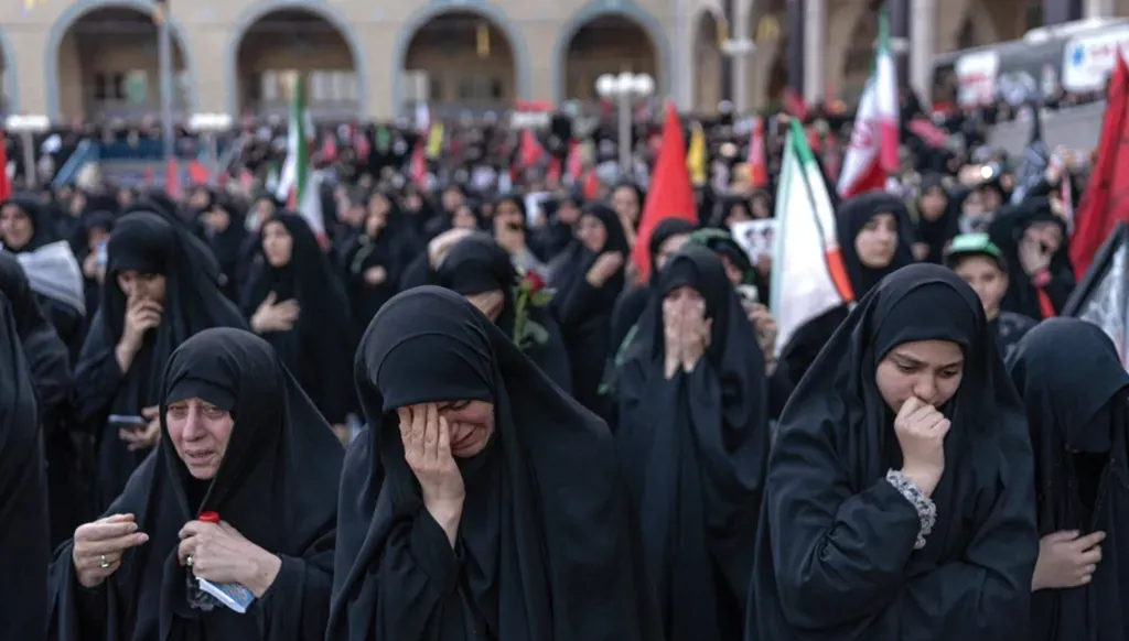 Mourning during Khamenei’s farewell in Tehran (AFP).