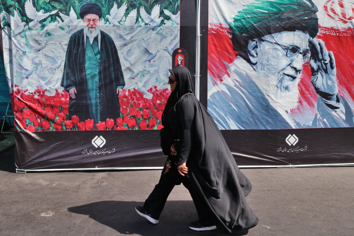 من تشييع علي خامنئي في طهران (أ ف ب).