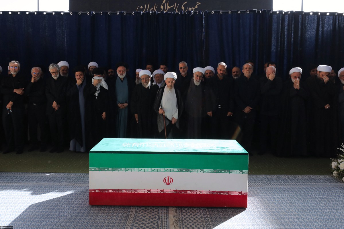 نعش خامنئي. (أ ف ب)