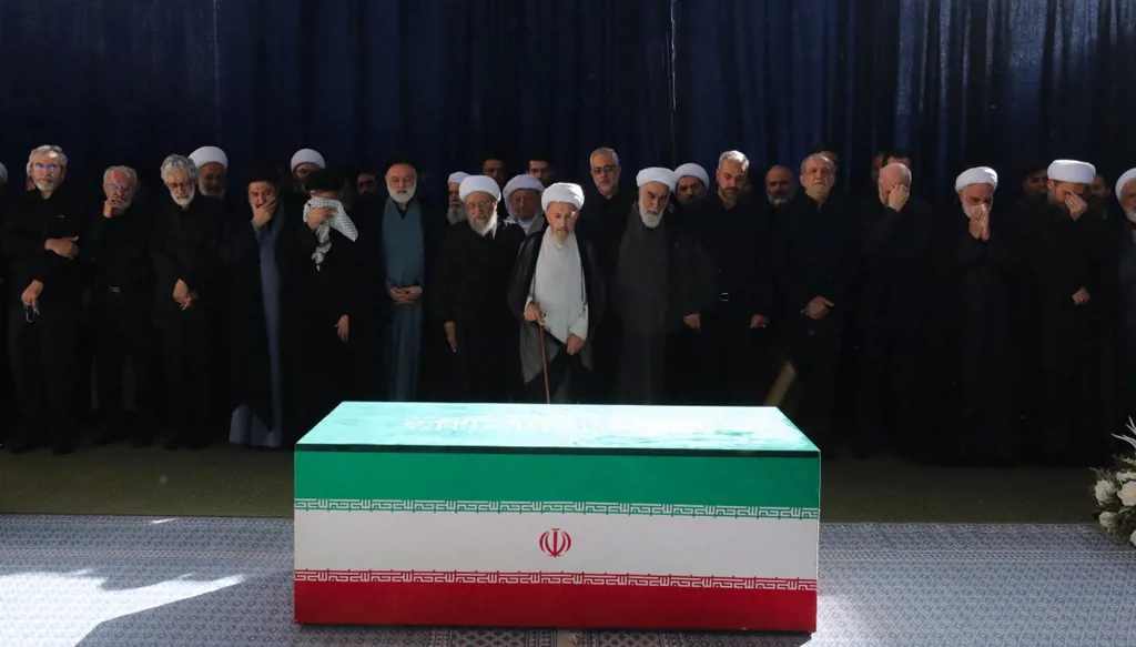 نعش خامنئي. (أ ف ب)