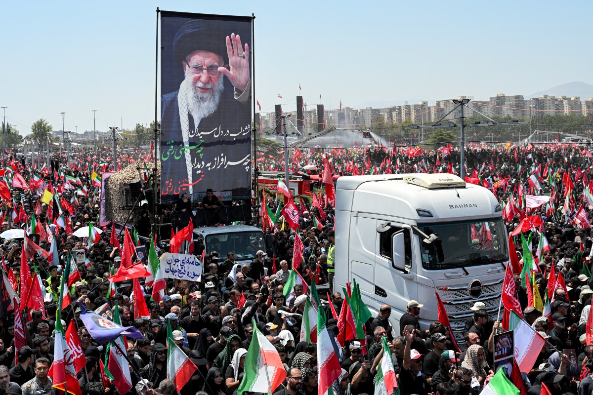 تشييع خامنئي في إيران (أ ف ب).