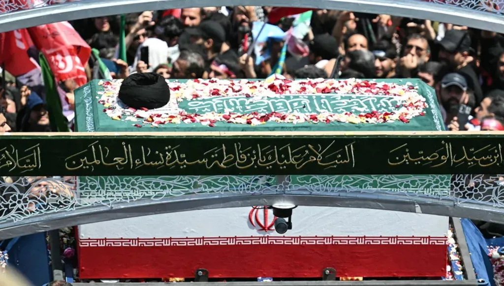 خامنئي يوارى الثرى في مشهد بعد مراسم تشييع استمرت ستة أيام