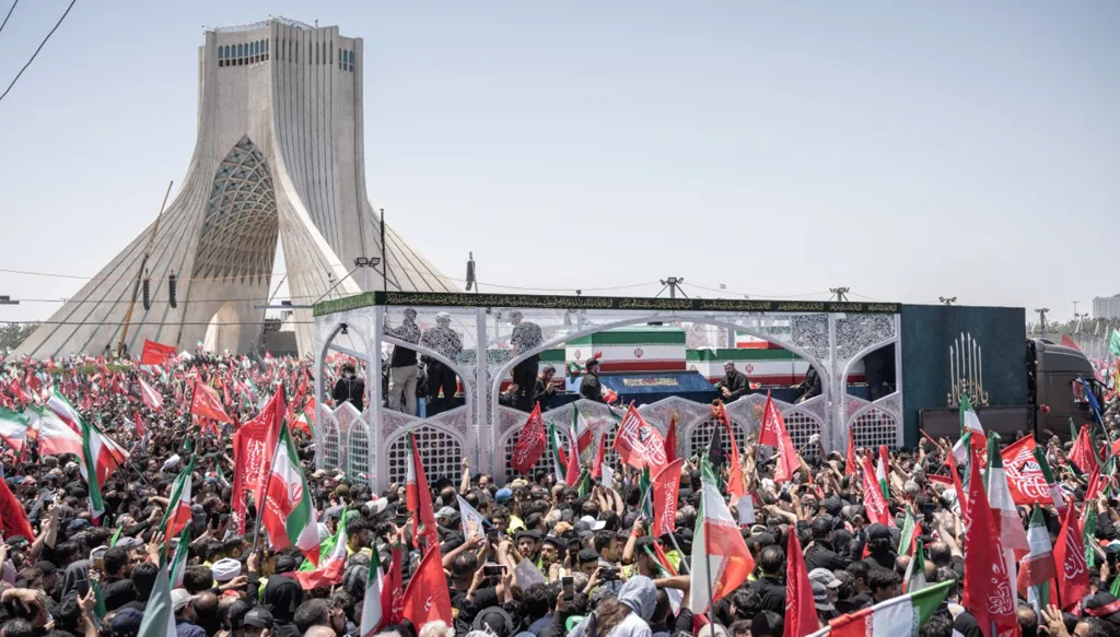 تشييع خامنئي في طهران (أ ف ب).