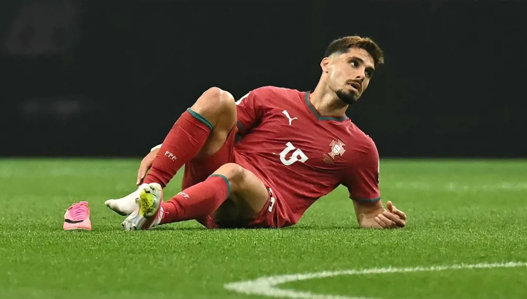 سر "متلازمة هاغلوند"... لماذا لعب بيدرو نيتو بحذاء مثقوب؟