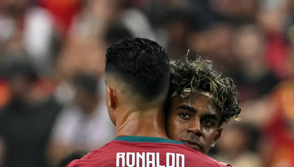 رونالدو ويامال. (أ ف ب) 