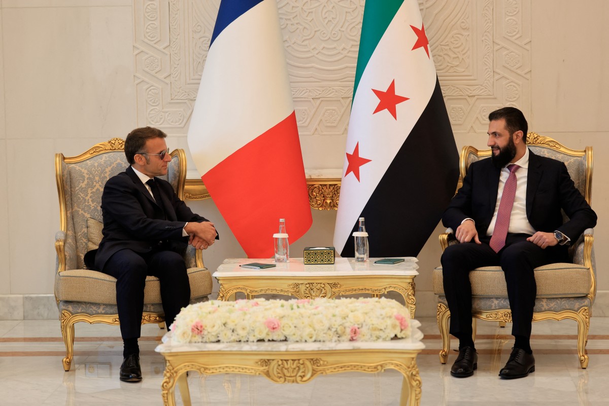 ماكرون والشرع (أ ف ب).
