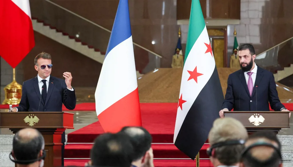 الشرع: نؤكد حرص سوريا على استقرار لبنان... واتفاق مع ماكرون على تبادل السفراء