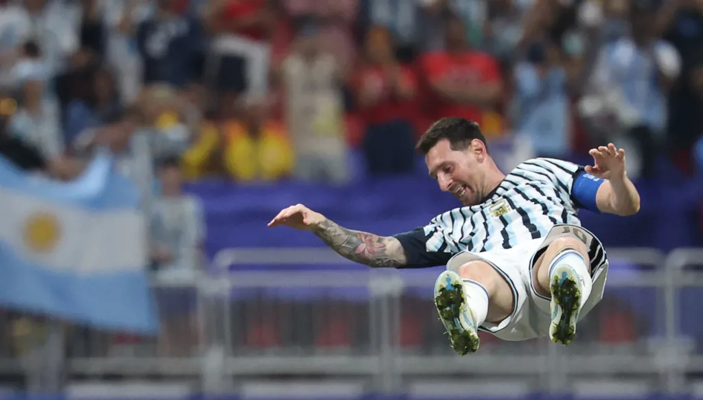 ميسي يذرف الدموع بعد معجزة أتلانتا أمام مصر في كأس العالم 2026 (فيديو)