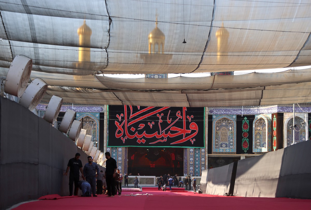 مرقد الإمام الحسين في كربلاء (أ ف ب).