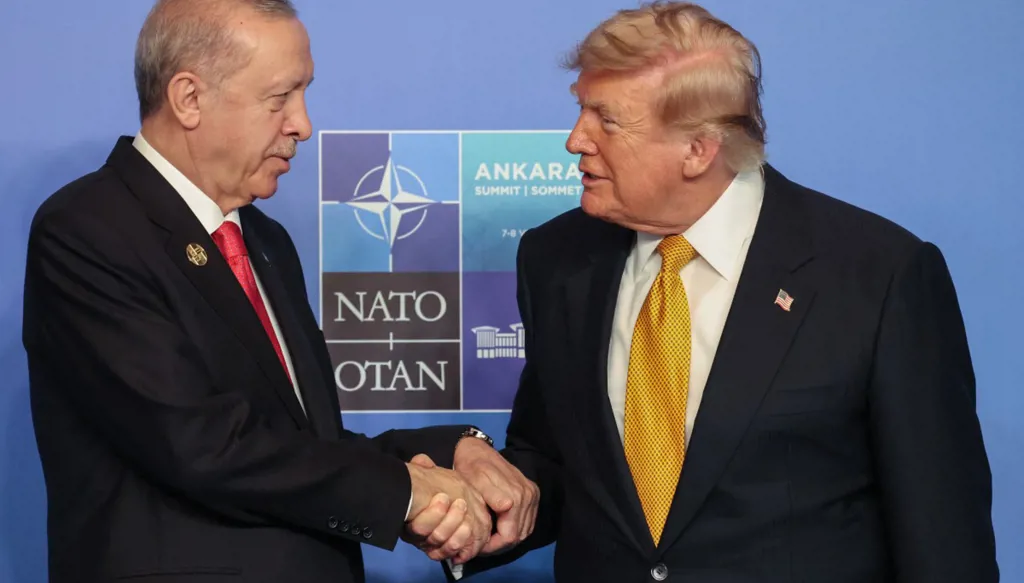 أردوغان من قمّة الناتو: مستعدون لعملية محتملة لإزالة الألغام في مضيق هرمز