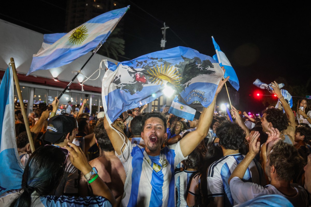 احتفالات الأرجنتين بالتأهل إلى نصف نهائي كأس العالم 2026. (أ ف ب)