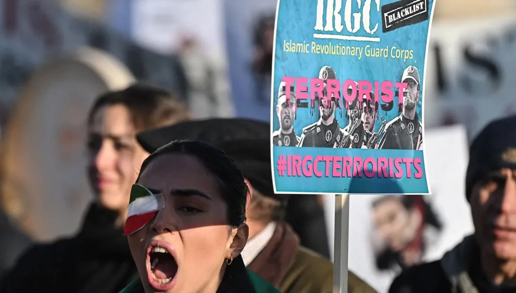 بريطانيا تعتزم حظر "الحرس الثوري" ومعاقبة داعميه بالسجن حتى 14 عاماً
