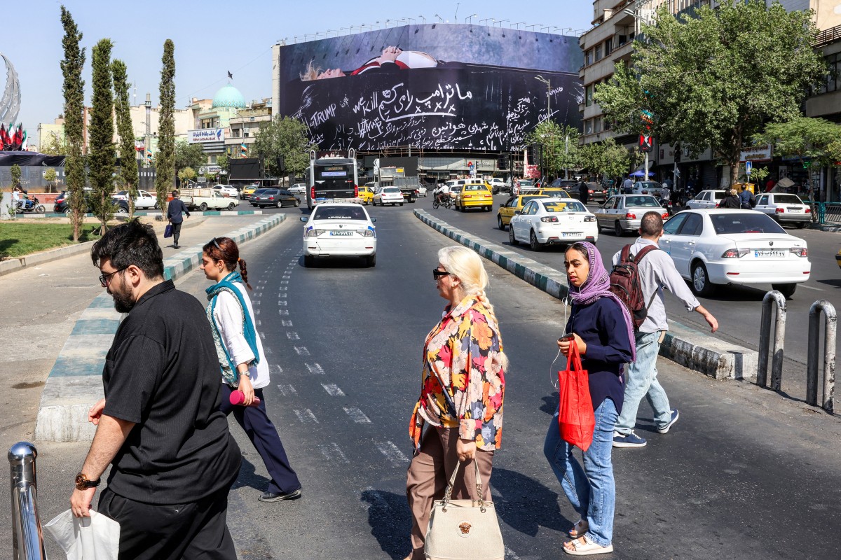 جدارية في طهران. (أ ف ب)