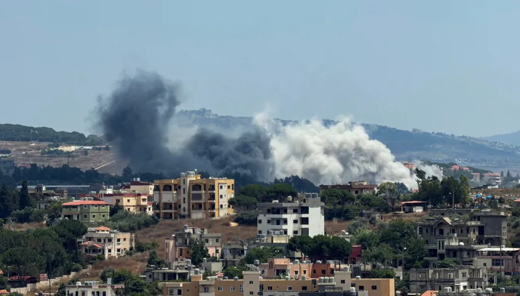  غارة إسرائيلية استهدفت قرية النبطية الفوقا (أ ف ب). 