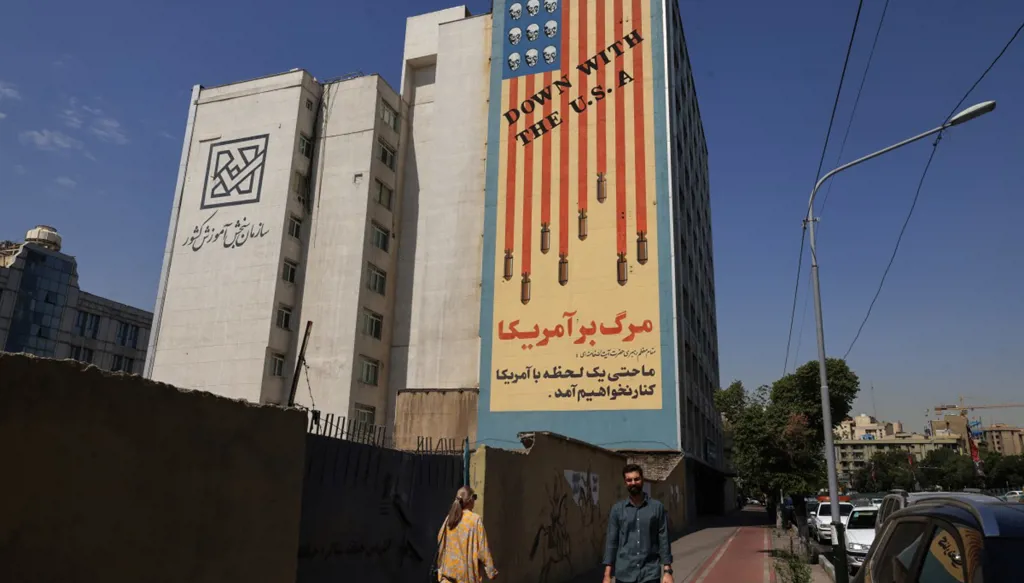 جدارية مناهضة لأميركا في طهران (أ ف ب).
