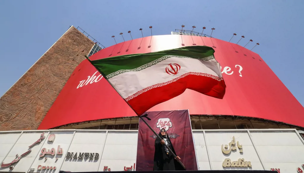 الجيش الأميركي يعلن البدء بتنفيذ ضربات جديدة ضد إيران لليلة التاسعة توالياً