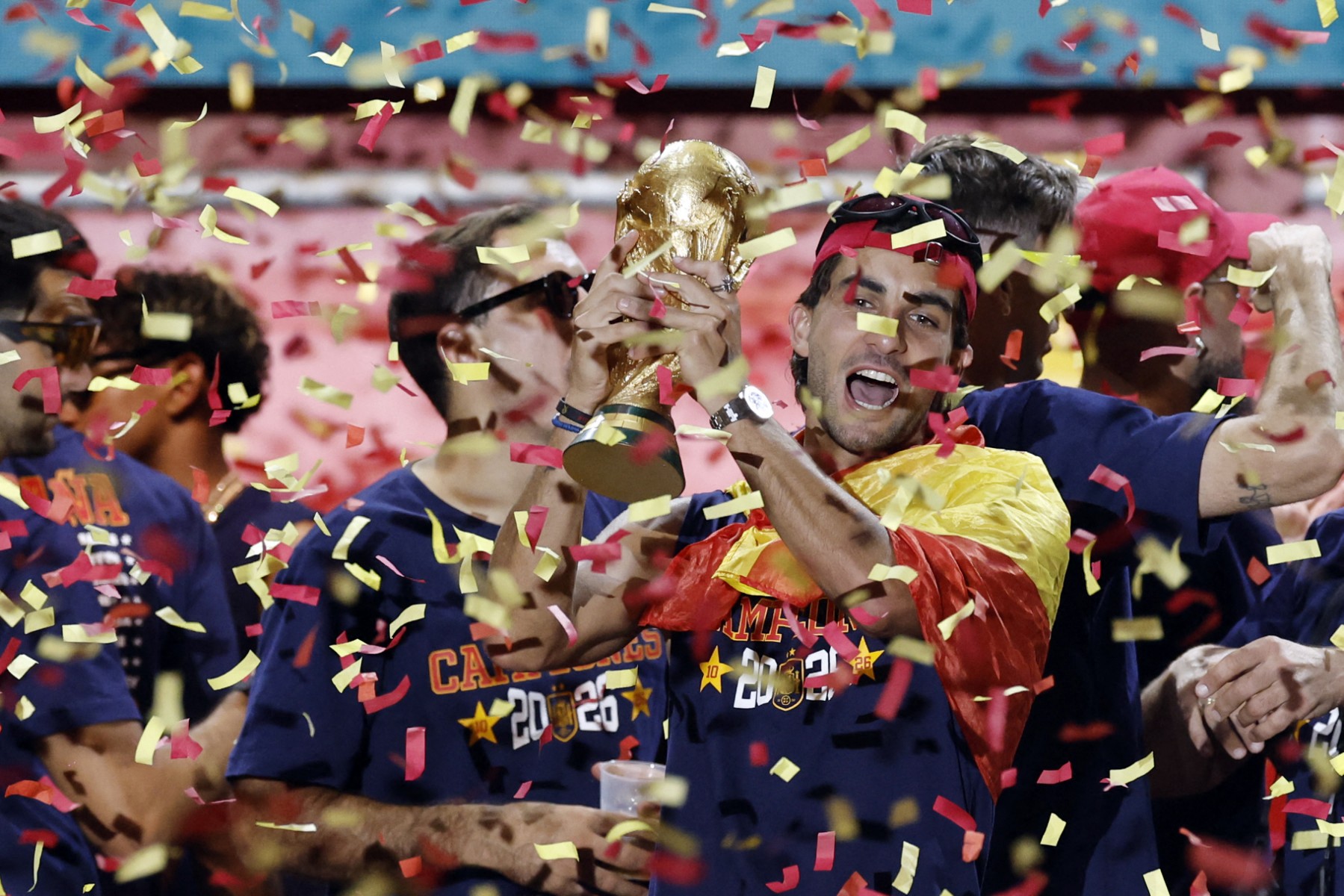 فيران توريس يحتفل بكأس العالم. (أ ف ب)
