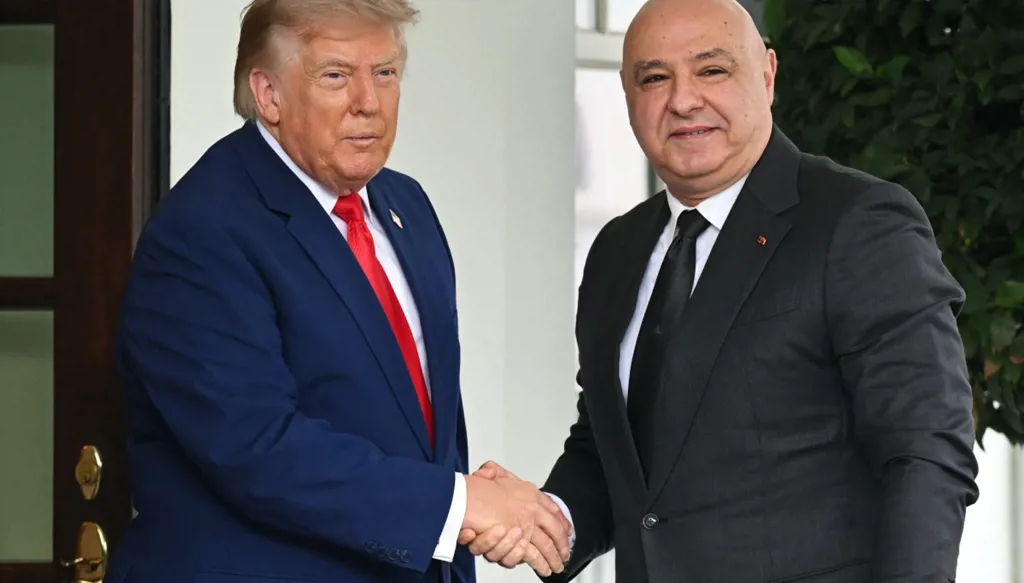 الرئيس اللبناني جوزف عون (يمين) ونظيره الأميركي دونالد ترامب (أ ف ب). 