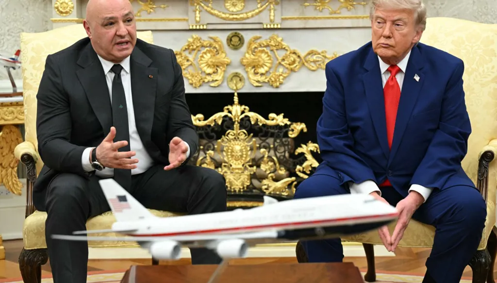 الرئيس اللبناني جوزف عون (يسار) ونظيره الأميركي دونالد ترامب (أ ف ب).