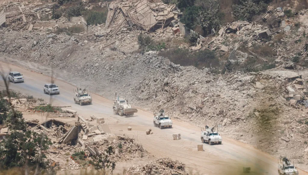 قافلة لليونيفيل في جنوب لبنان (أ ف ب).