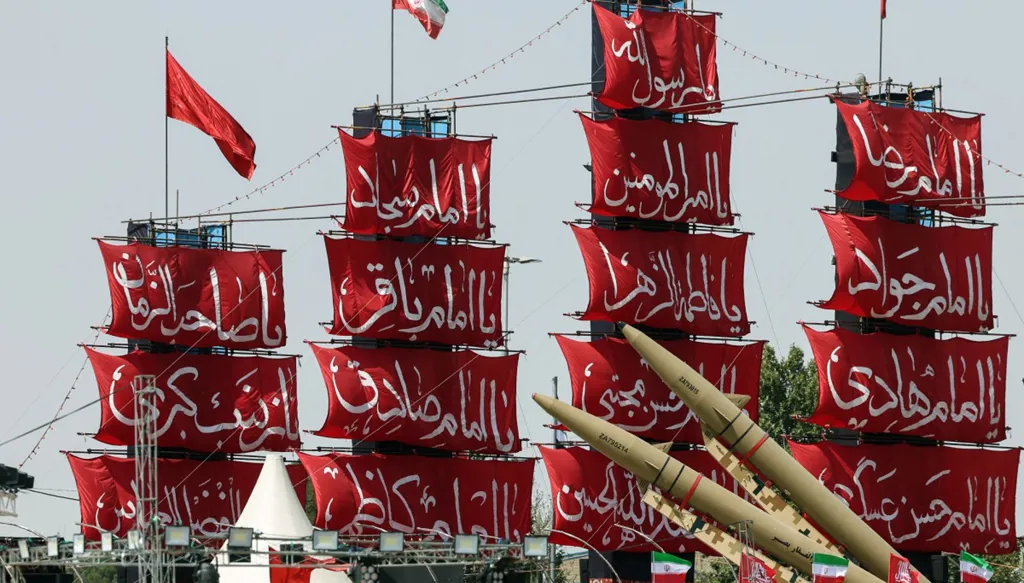 أميركا تصعّد ضرباتها ضد إيران... وترامب يلوّح بـ"عقاب كبير" مع إبقاء باب الاتفاق مفتوحاً