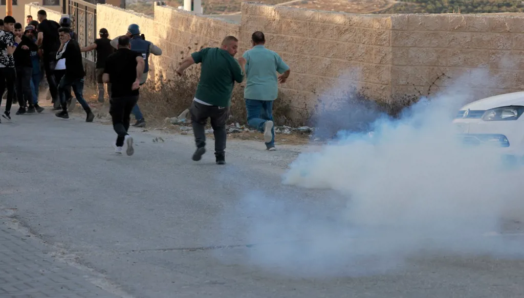بعد هجوم الضفة... إسرائيل تمنع العمال الفلسطينيين من دخول المستوطنات