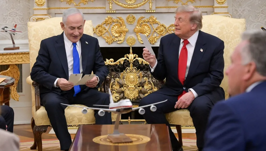 الرئيس الأميركي دونالد ترامب ورئيس الوزراء بنيامين نتنياهو خلال لقائهما في البيت الأبيض. (أ ف ب)