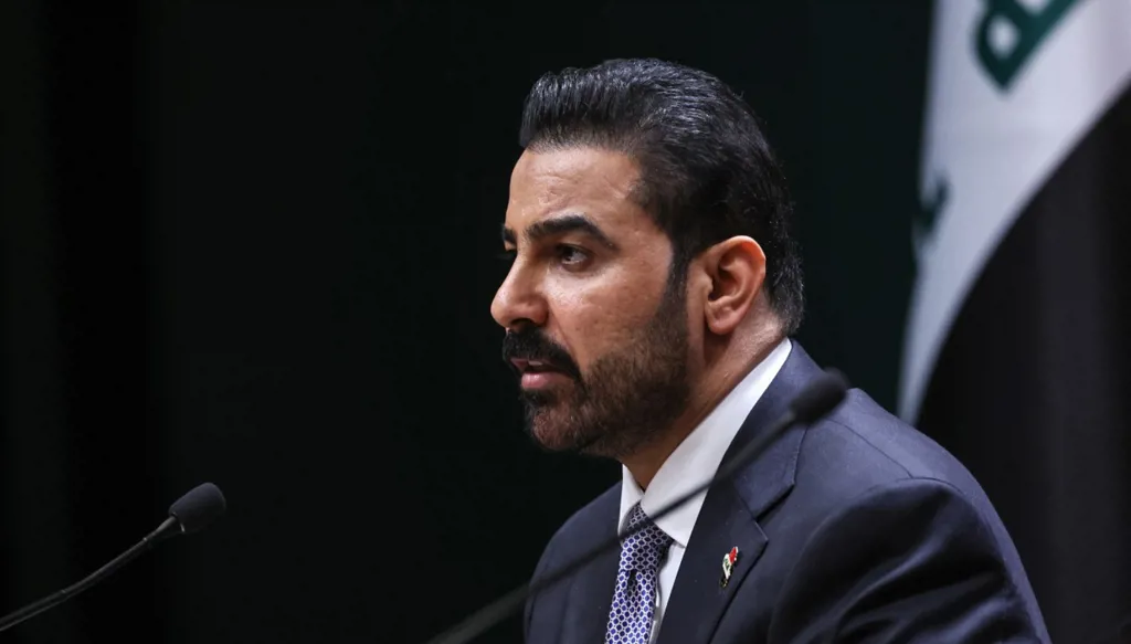 الزيدي إلى السعودية بعد التصعيد العسكري: الأمن والاقتصاد على طاولة المباحثات