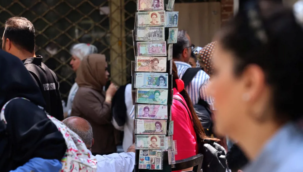 كيف يُفسّر الإيرانيون تراجع ترامب عن الحرب؟