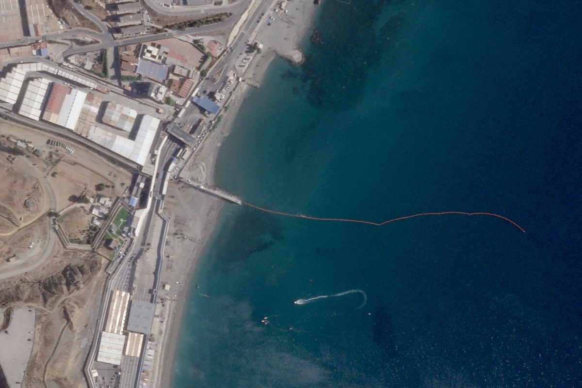 الحدود البحرية بين إسبانيا والمغرب قبالة جيب سبتة (أ ف ب).