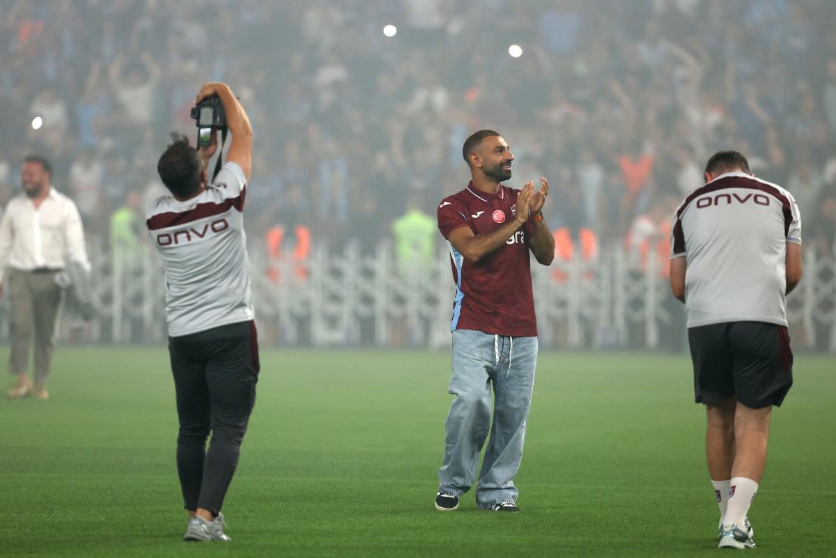 الأنظار تتجه إلى النجم المصري محمد صلاح. (أ ف ب)