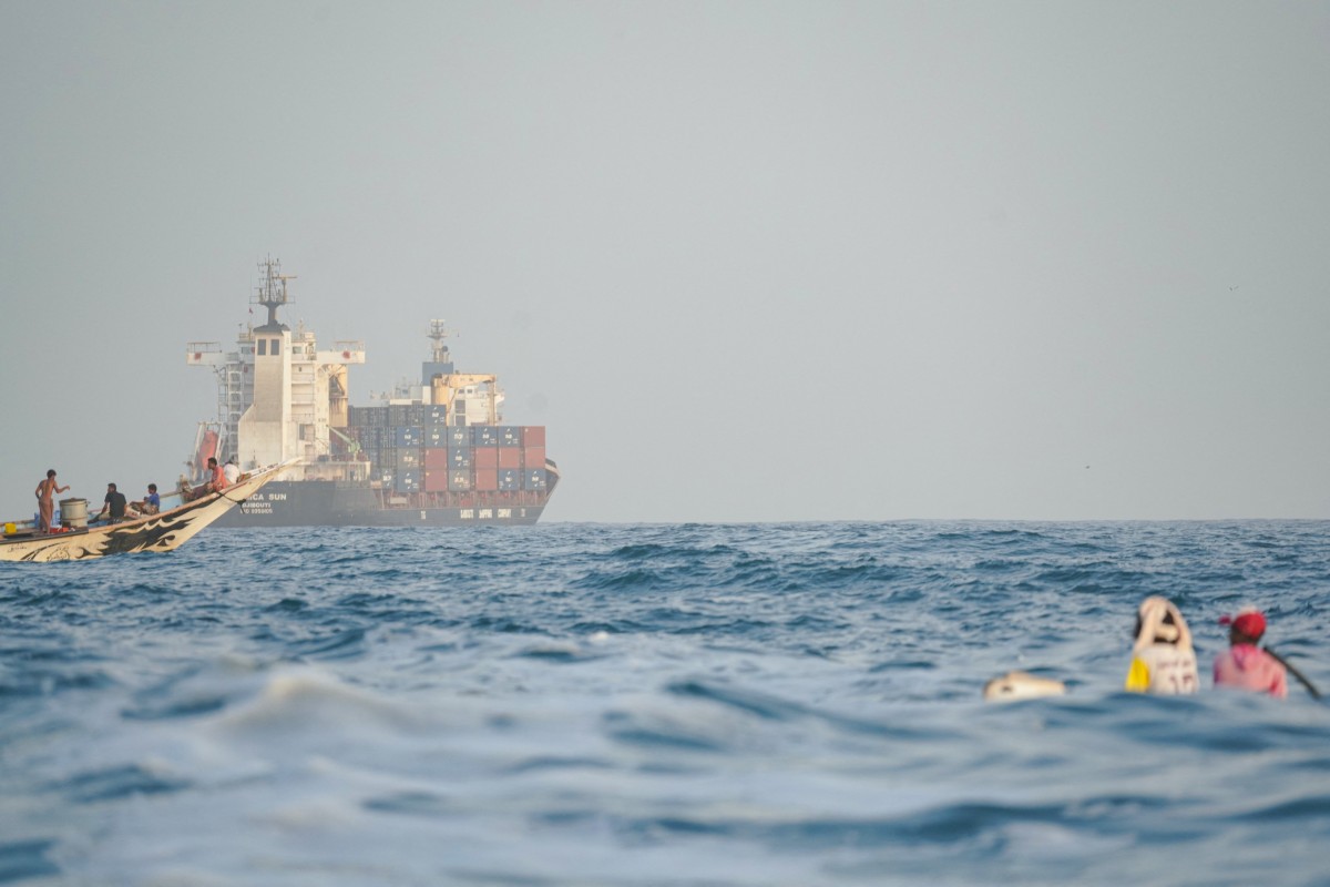 سفينة تعبر مضيق هرمز (أ ف ب)