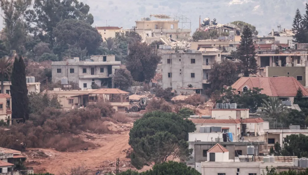 الجيش الإسرائيلي يزعم تدمير نفق لـ"حزب الله" جنوبي لبنان... وتفجيرات متواصلة