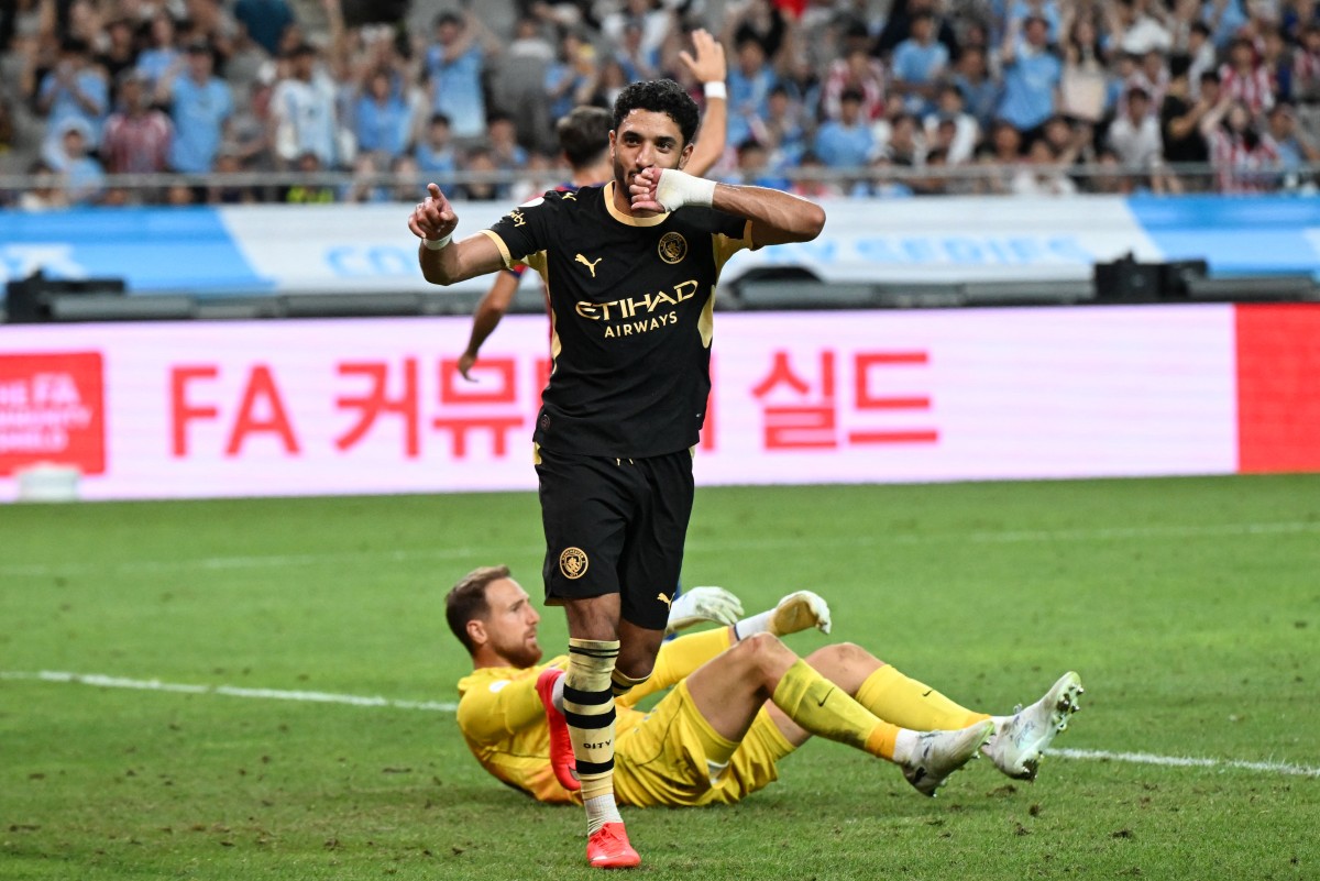 عمر مرموش خلال مباراة مانشستر سيتي وأتلتيكو مدريد. (أ ف ب)