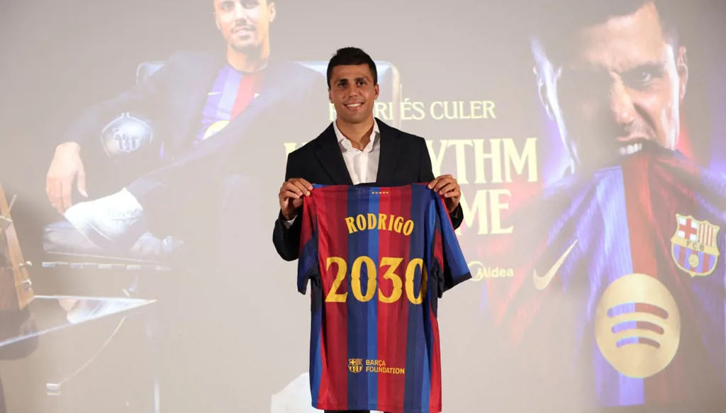 السر خلف تمسّك رودري بالرقم 16 مع برشلونة