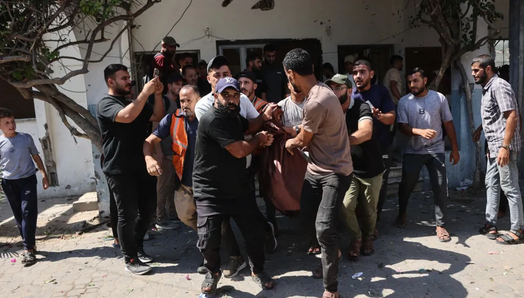 مقتل سبعة فلسطينيين في غارة إسرائيلية على مركز للشرطة في غزة
